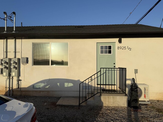 Building Photo - 8925 Cottonwood Ave
