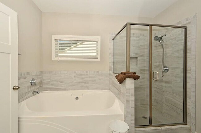 Building Photo - 208 Arrowwood Dr