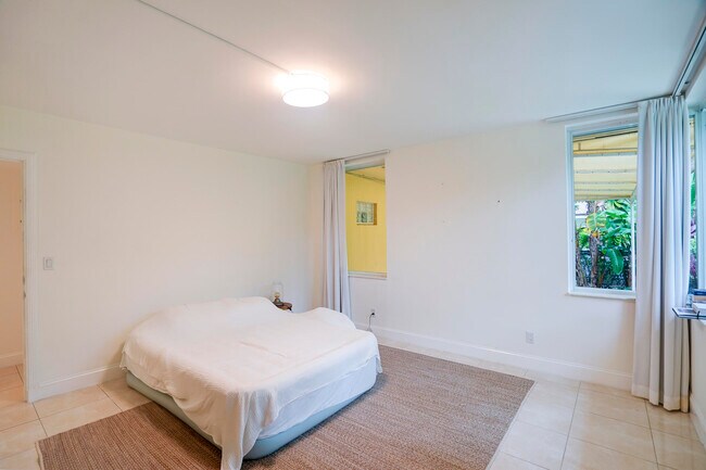 Building Photo - 216 32nd St