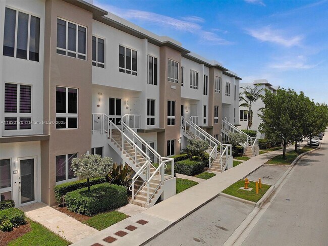 Building Photo - 10255 NW 63rd Terrace