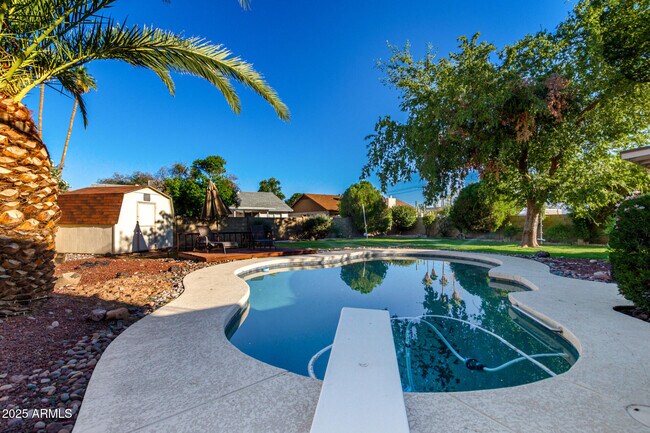 Building Photo - 2739 S Emerson Cir