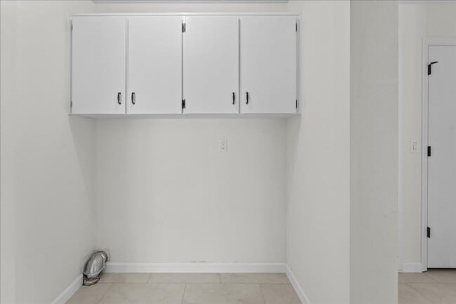 Building Photo - Renovated 4-bdrm, 2-bath Tualatin home—Cor...
