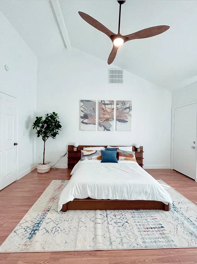 Building Photo - Beautifully Updated Home Near Downtown St. Petersburg! 3bed |3bath