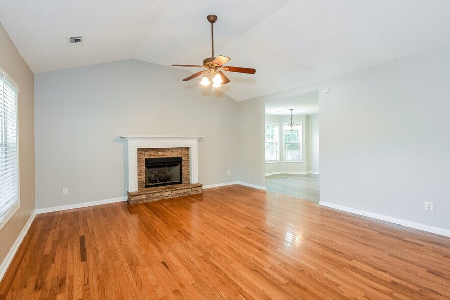 Building Photo - 313 Split Rail Way