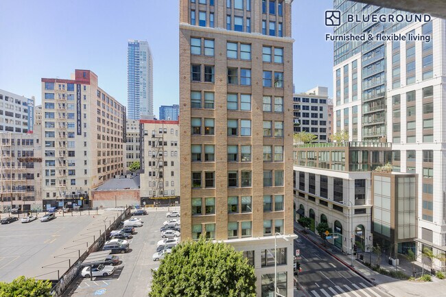 Building Photo - 810 S Spring St