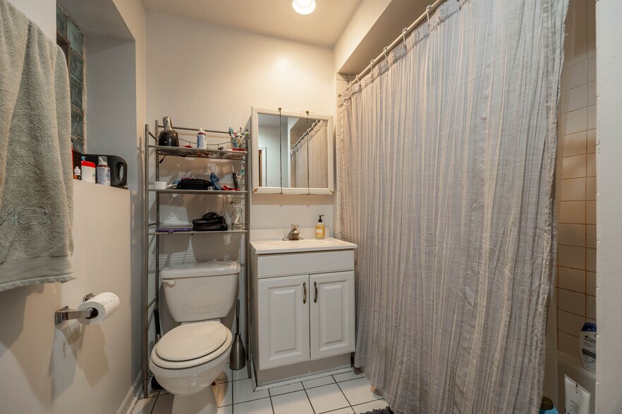 Building Photo - 2714 N Kimball Ave