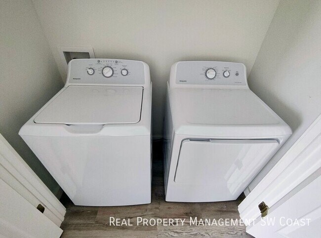 Building Photo - 2224 Kenneth Ave S