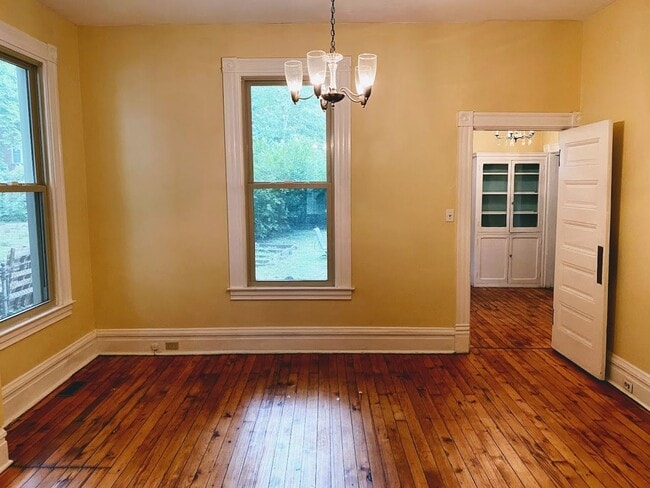 Building Photo - 5910 Howe St