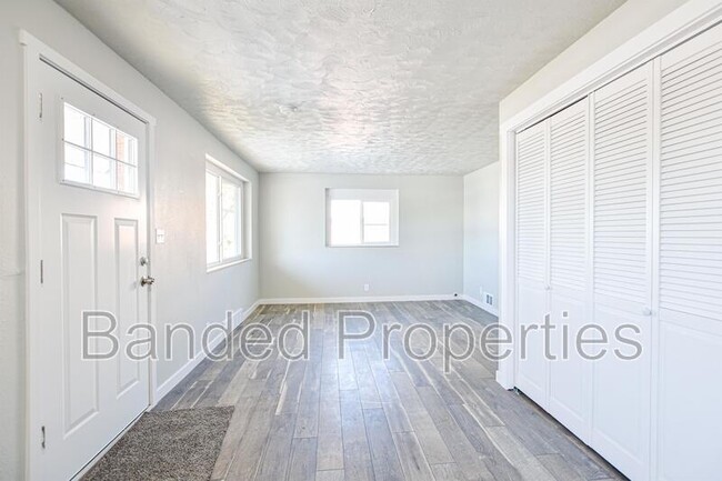 Building Photo - 34 N Terrace Dr