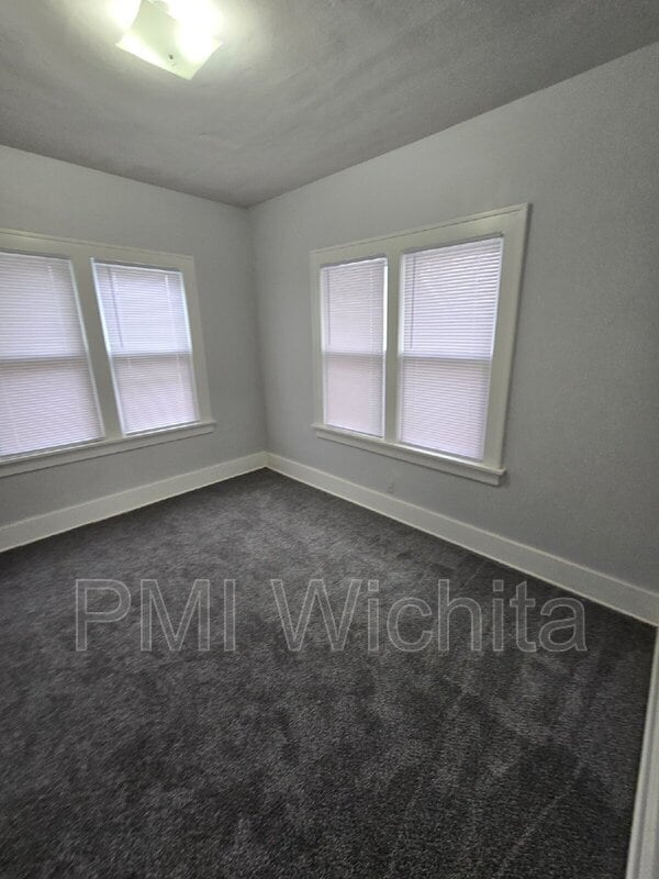 Building Photo - 341 N Grove Dr