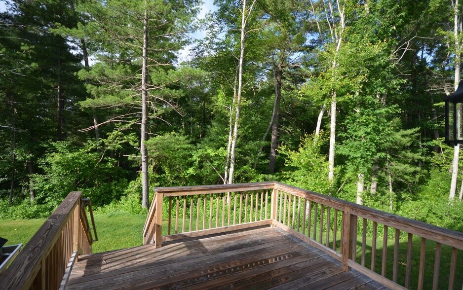 Building Photo - 865 Temple St