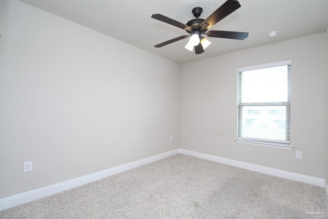 Building Photo - 310 S F St