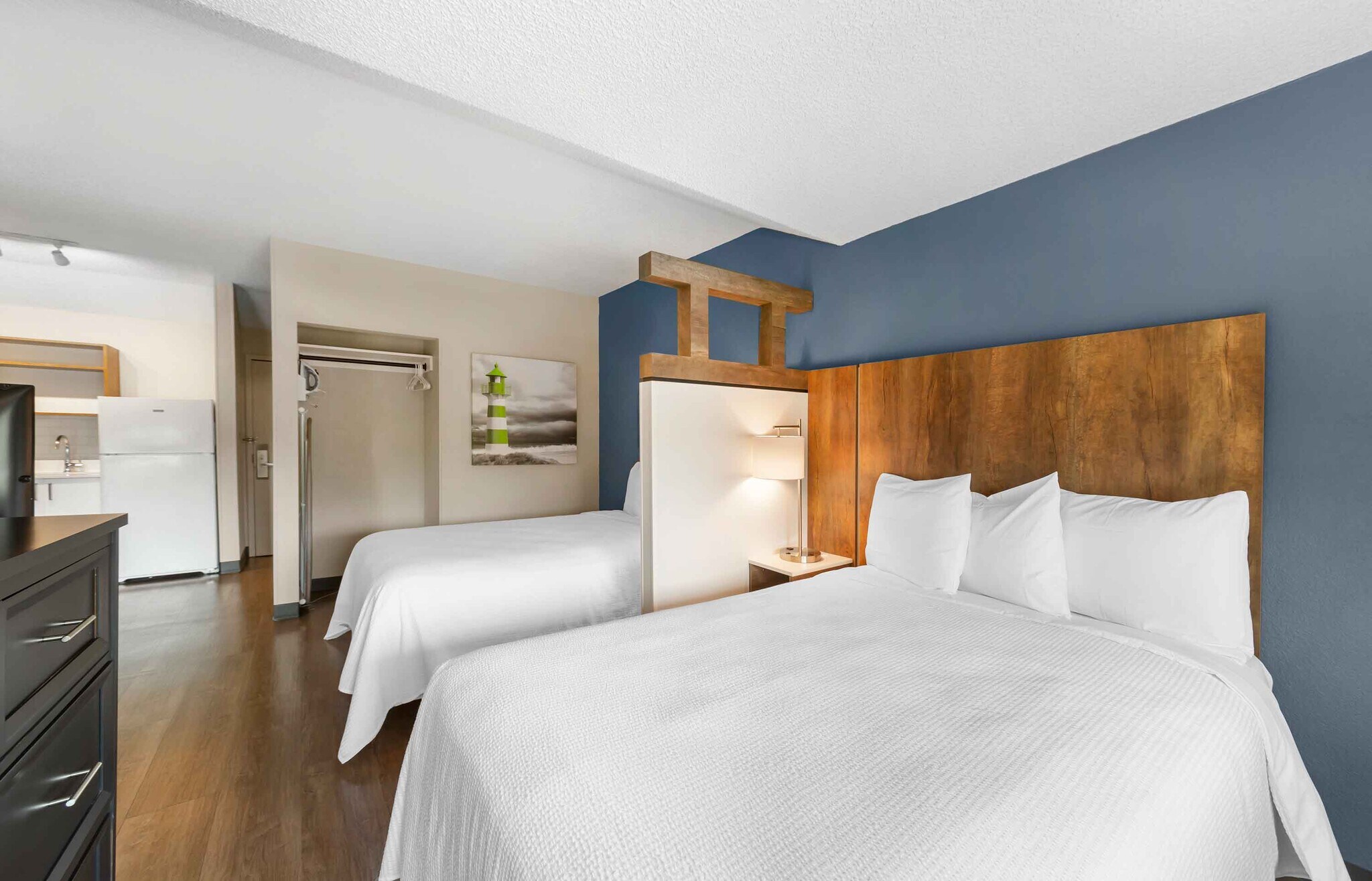 Building Photo - Furnished Studio-Miami - Airport - Miami Springs