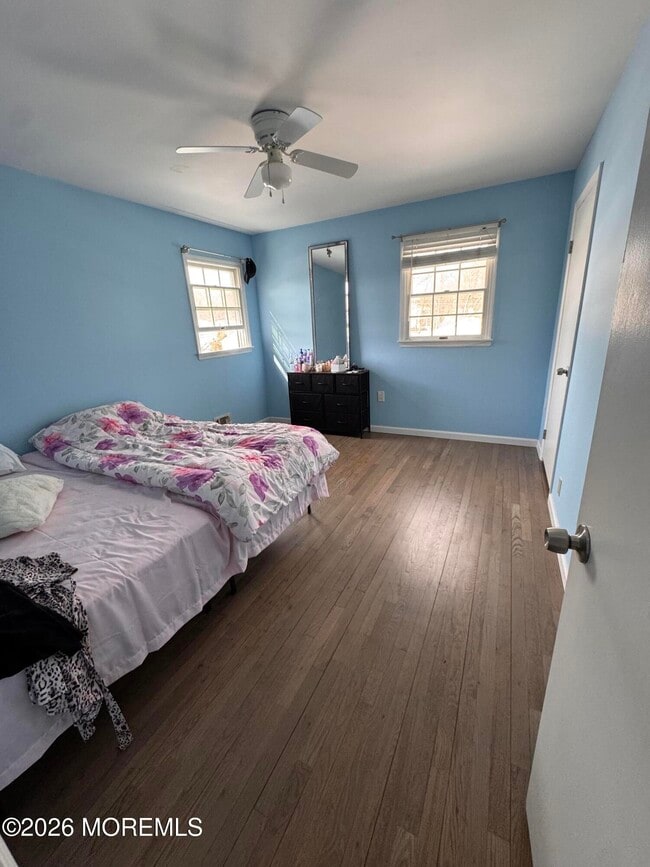 Building Photo - 422 W Lake Ave