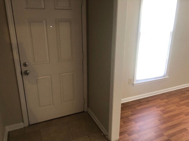 Building Photo - Wonderfully updated 3 bedroom 2 bath ranch...
