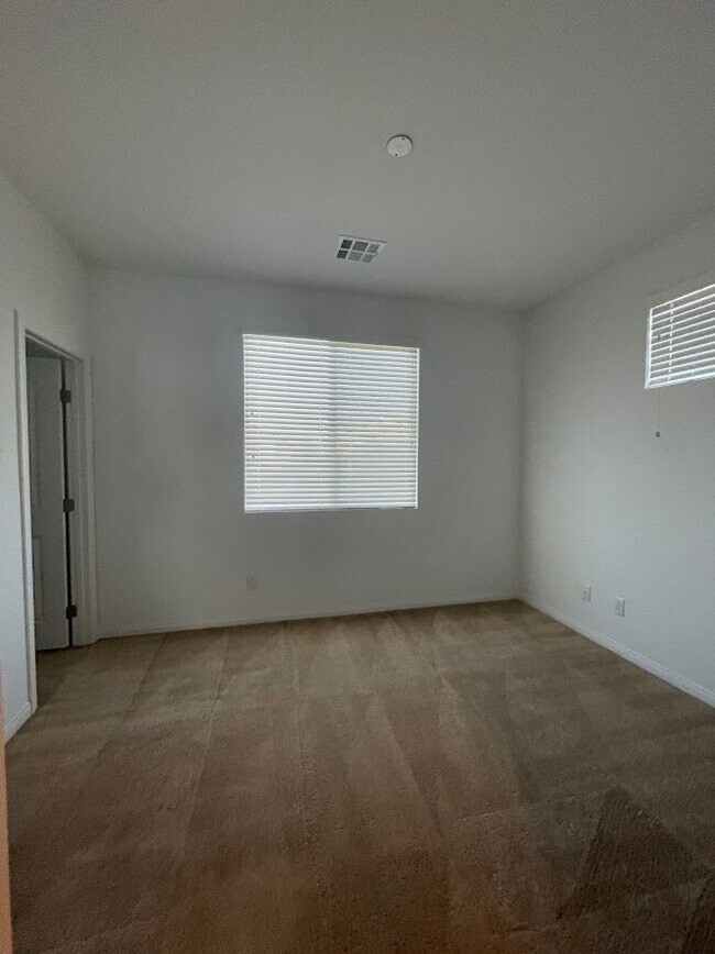 Building Photo - Gated Southern Highlands Community - Versi...