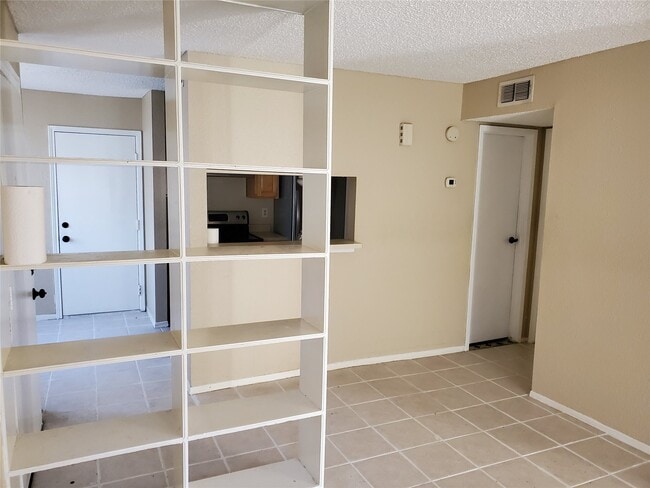 Building Photo - 6701 Sands Point Dr