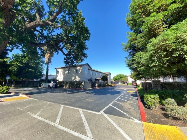 Building Photo - 8905 Davis Rd