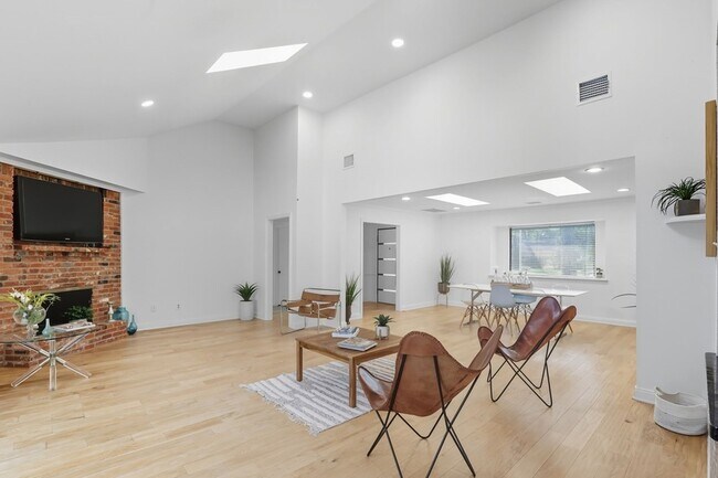 Building Photo - 6518 Kury Ln