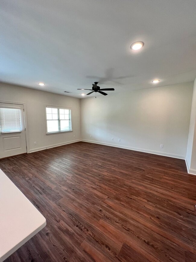 Building Photo - East Longleaf Townhome