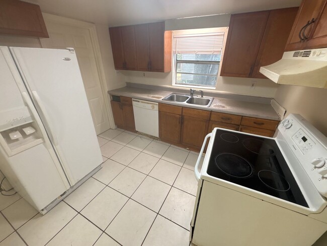 Building Photo - 3-Bed, 2-Bath Home on Lowell St in Tallaha...
