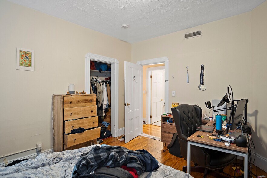 Building Photo - 852 Huntington Ave