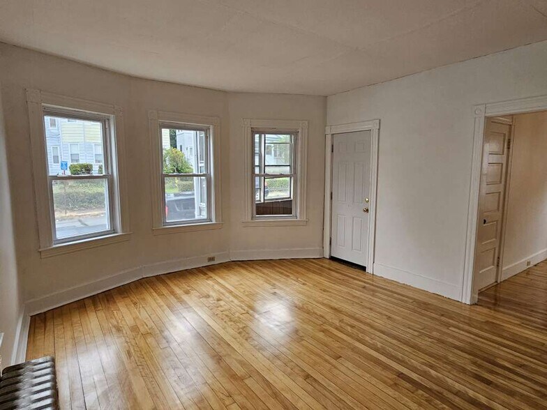 Building Photo - 20 Kosta St