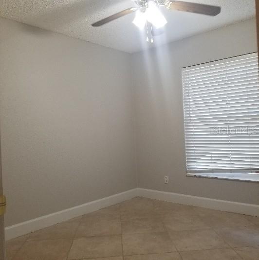 Building Photo - 3359 Hillmont Cir