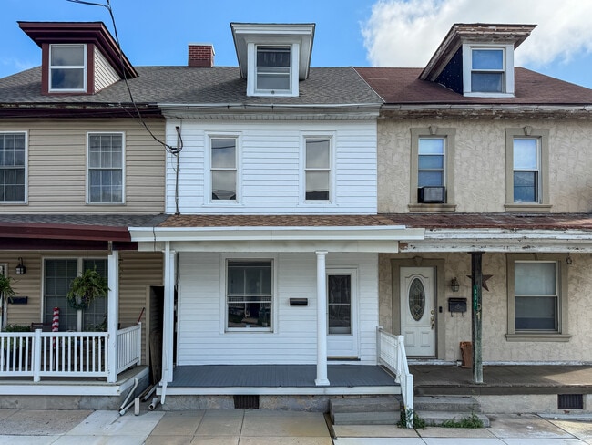 Building Photo - 403 Spruce St
