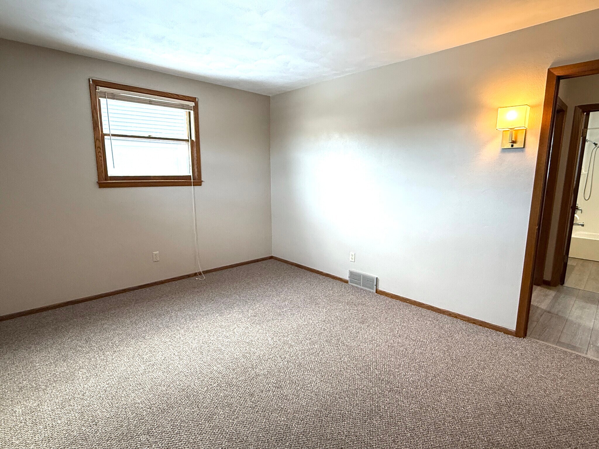 Building Photo - 1814 Spruce Dr