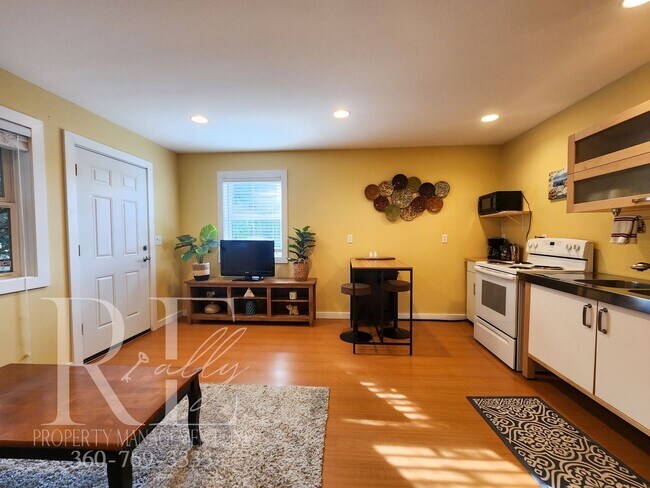 Building Photo - Fully Furnished Well Appointed Home