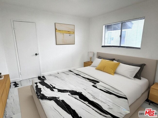 Building Photo - 1630 W 104th St