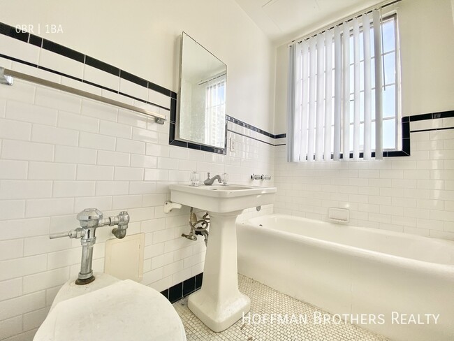 Building Photo - 717 Normandie Ave