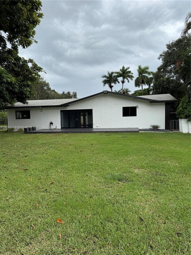 Building Photo - 11811 NW 5th Ct