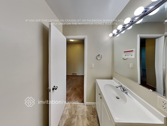 Building Photo - 6899 Meadowbrook Ln