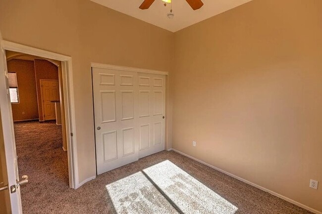 Building Photo - House For Rent