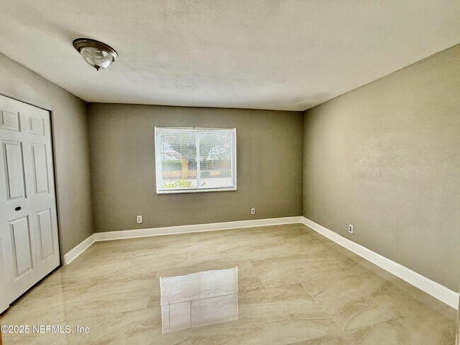 Building Photo - 3919 Bell Tower Dr