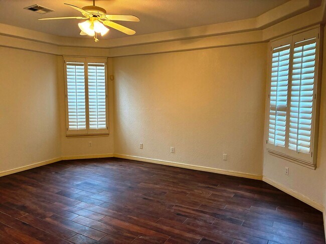 Building Photo - Large home Beauty in Santa Teresa