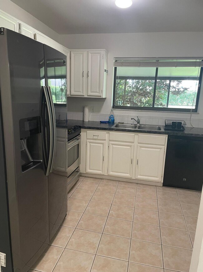 Building Photo - 12726 Spinnaker Ln