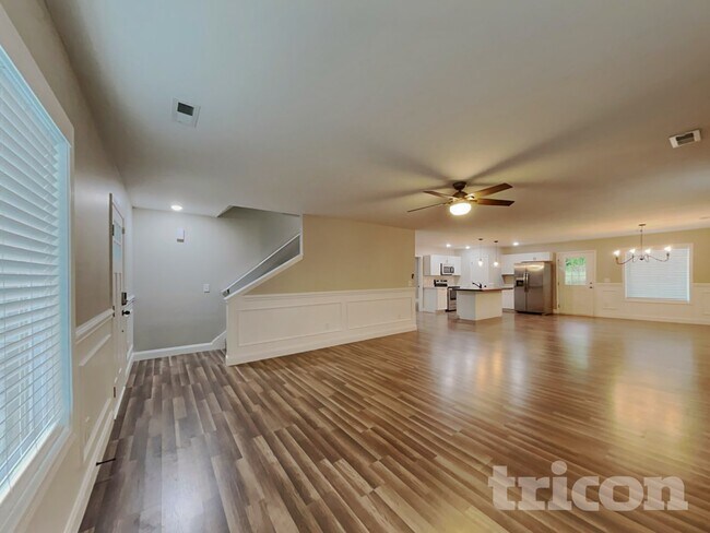 Building Photo - 19 Bloomwood Heights