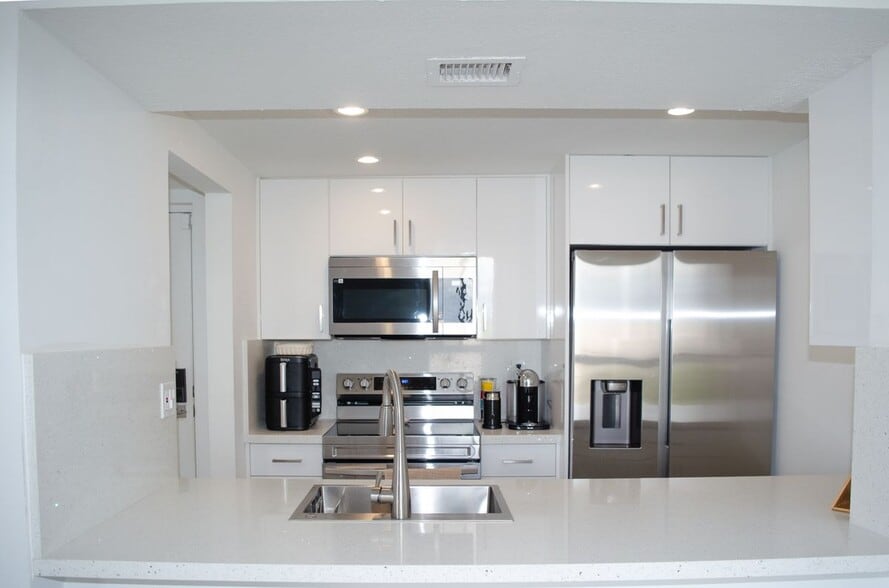 Building Photo - 6995 NW 186th St