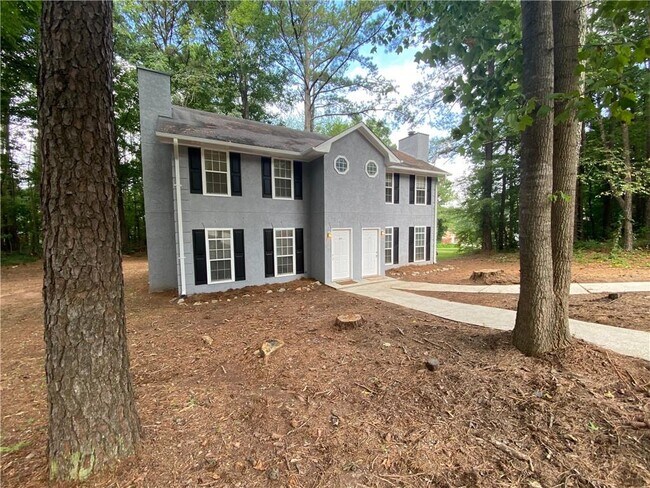 Building Photo - 2012 Oakwood Dr