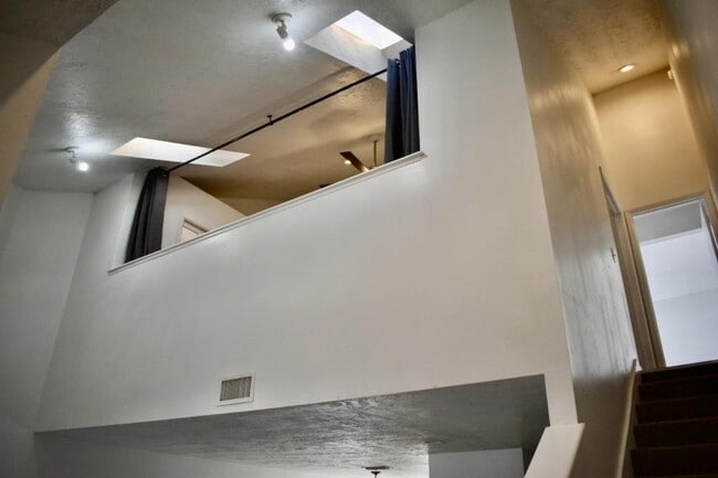 Building Photo - 5252 SW 21st Pl