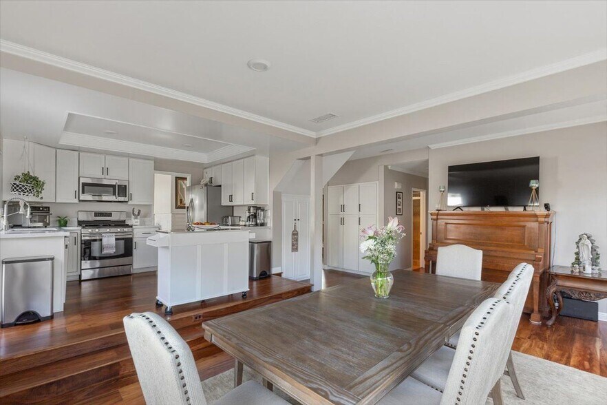 Building Photo - 3816 Mistral Dr