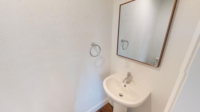 Building Photo - Renovated Park Hill brick home with large backyard