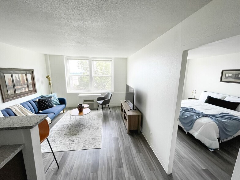 Building Photo - 2438 Highland Ave