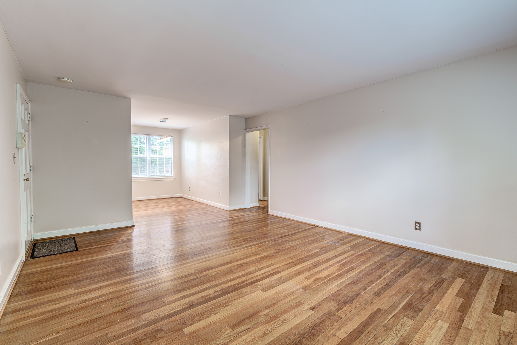 Living & Dining Room - 109 E Glebe Rd