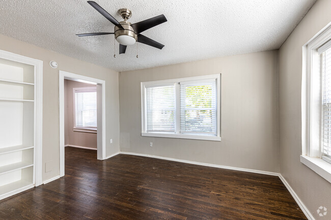 1BR, 1BA - 500SF - Flats at Warwick