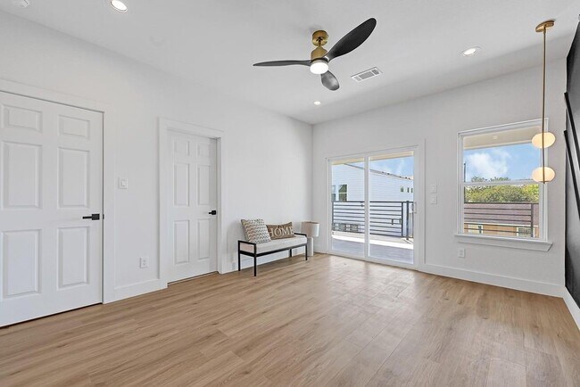 Building Photo - 6726 Dumble St