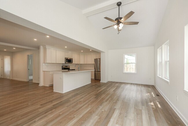 Building Photo - Four bedrooms/2.5 Baths Newly Remodeled Bay Village Home!